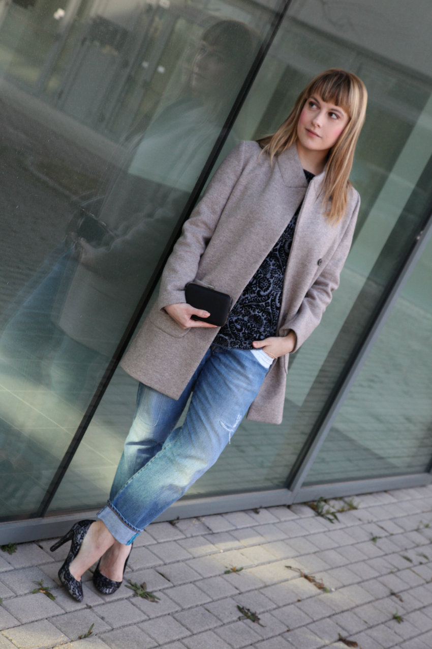 Lace and grey, alessia milanese, thechilicool, fashion blog, fashion blogger, maglia x cape 